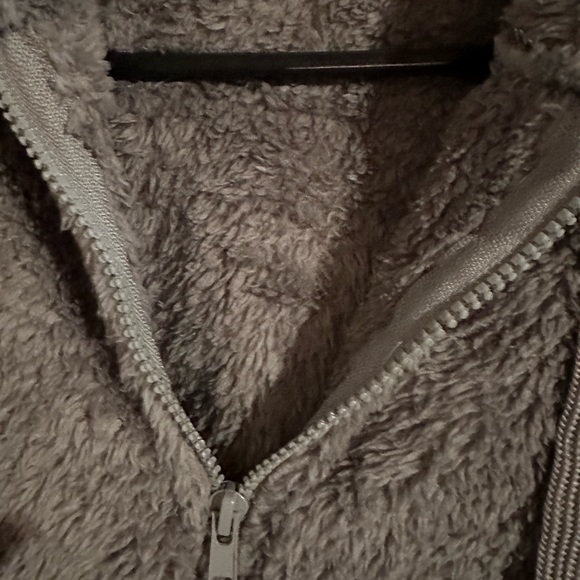 Super soft plush hoodie with pockets Sz M - Picture 3 of 4